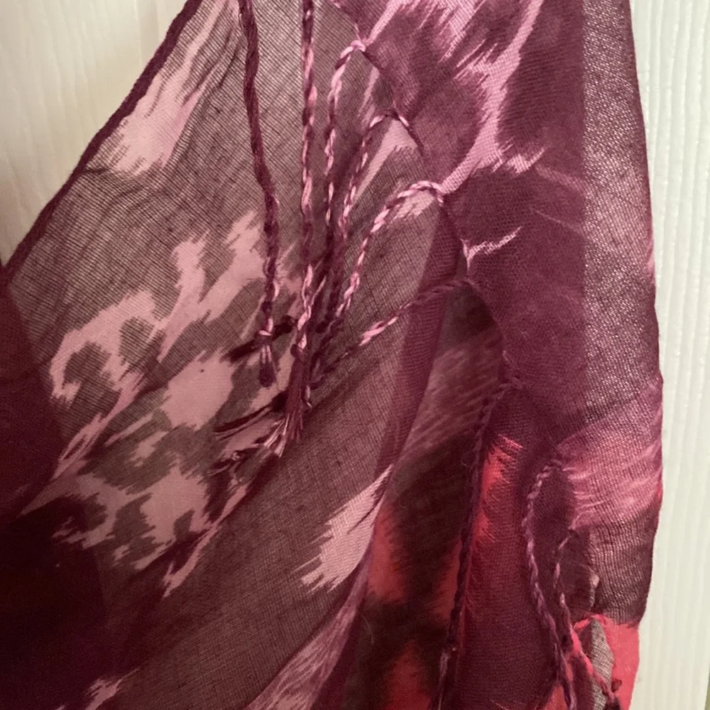 Forever 21 Pink and Purple Ikat Print Lightweight Scarf with Fringe Hem •USED•
